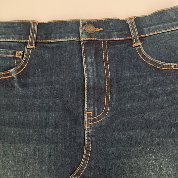 🎉 3 For $20 Cat&Jack Girl Denim Skirt Size M (7/8) Dark Wash Raw Hem Distressed - Picture 3 of 5
